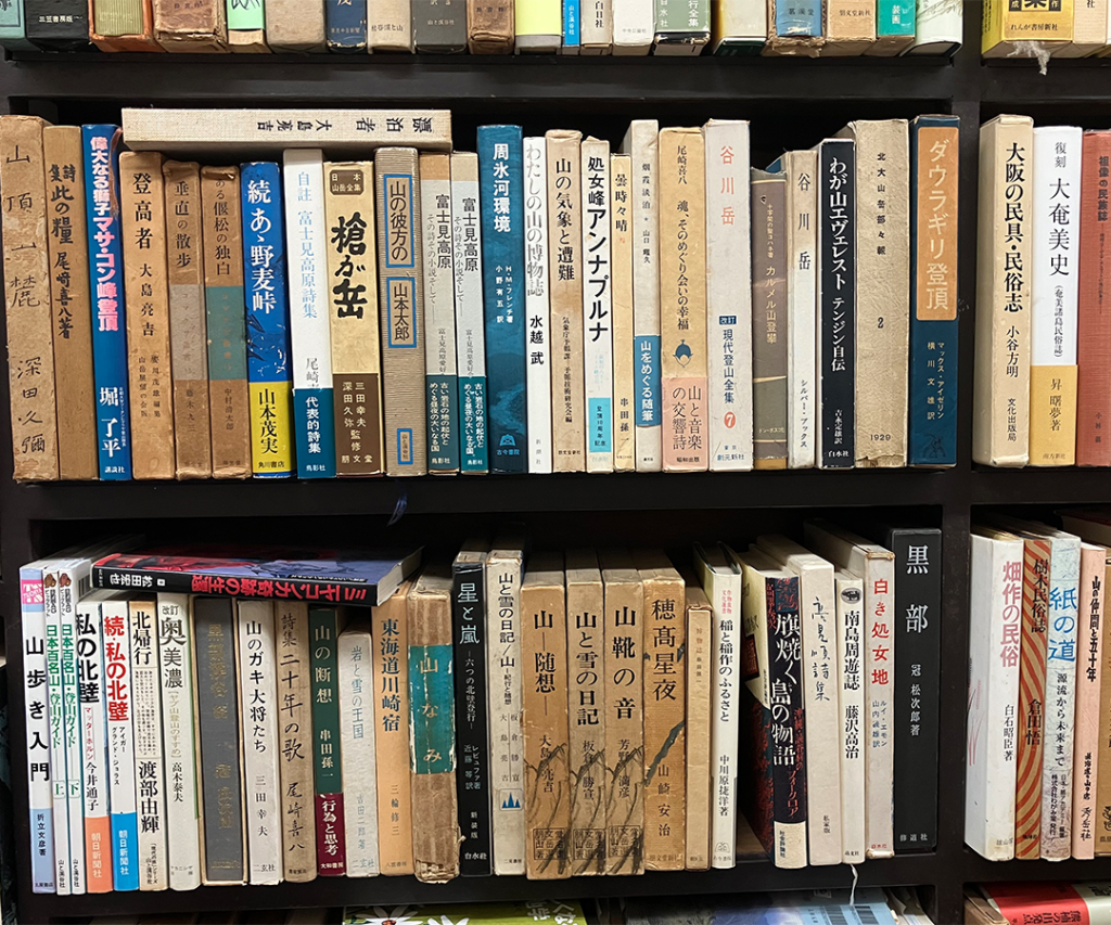 専門書　書棚イメージ